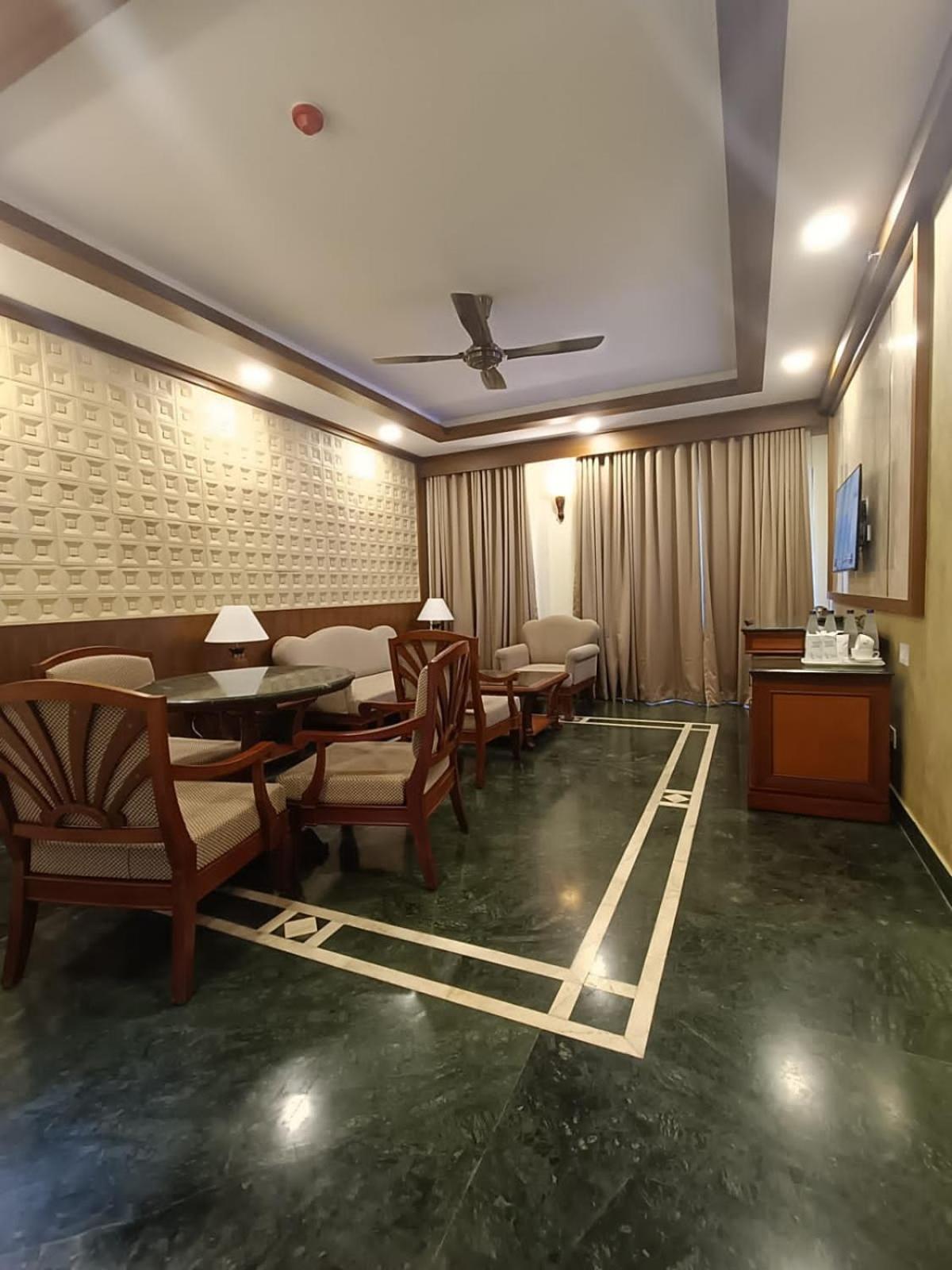 Tea County Hotel Munnar Exterior photo